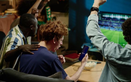 americanexpress-streaming-benefit-blue-mood-stagestatic