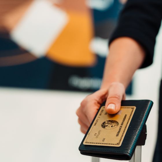 american-express-socialmedia-goldcard-stagesteaser