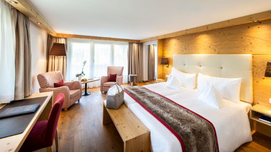 american-express-selects-sommer-promotion-2024-golfhotel-les-hauts-de-gstaad-2