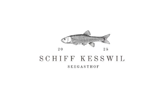 Schwarzes Logo des Restaurants Schiff Kesswil auf weissem Grund mit Abbildung eines Fisches und Jahreszahl 2025.<