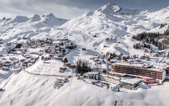 american-express-selects-winter-promotion-2024-arosa-kulm-1