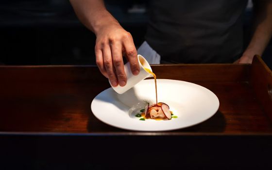 americanexpress-benefits-dining-credit-stagestatic
