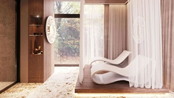 Eine Suite in einem Private Spa mit Steinboden, Holvertäfelungen, zwei weissen Liegen auf einem Podest, den ein weisser Vorhang umgibt, und einer Fensterfront.