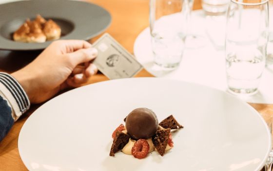 americanexpress-benefits-dining-stagestatic