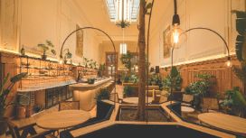 americanexpress-benefits-dining-lora-stagestatic