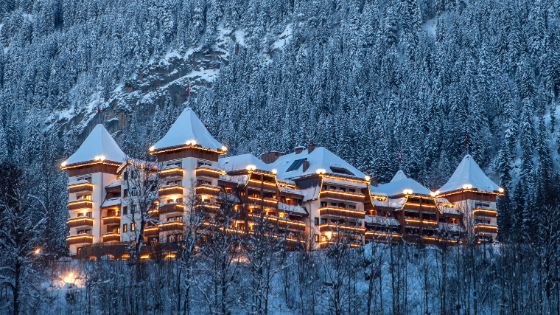 american-express-selects-winter-promotion-2024-the-alpina-gstaad-1